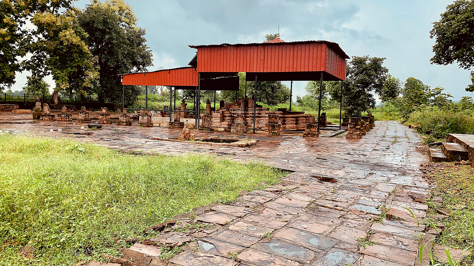 Famous place image of Khairgarh Chhuikhadan Gandai